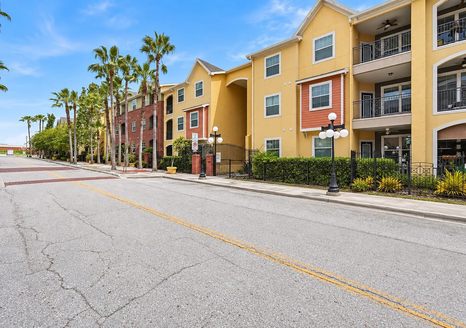 Beautifully Remodeled 1-Bedroom Condo in the Heart of Ybor City! — Photo 2