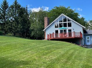 3093 Mile View Rd, West Bend, WI 53095