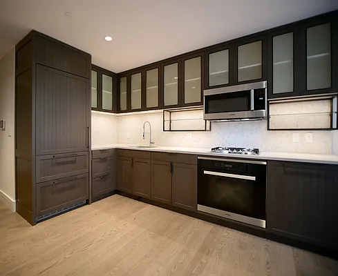 Rented by Extell Marketing Group LLC | media 10