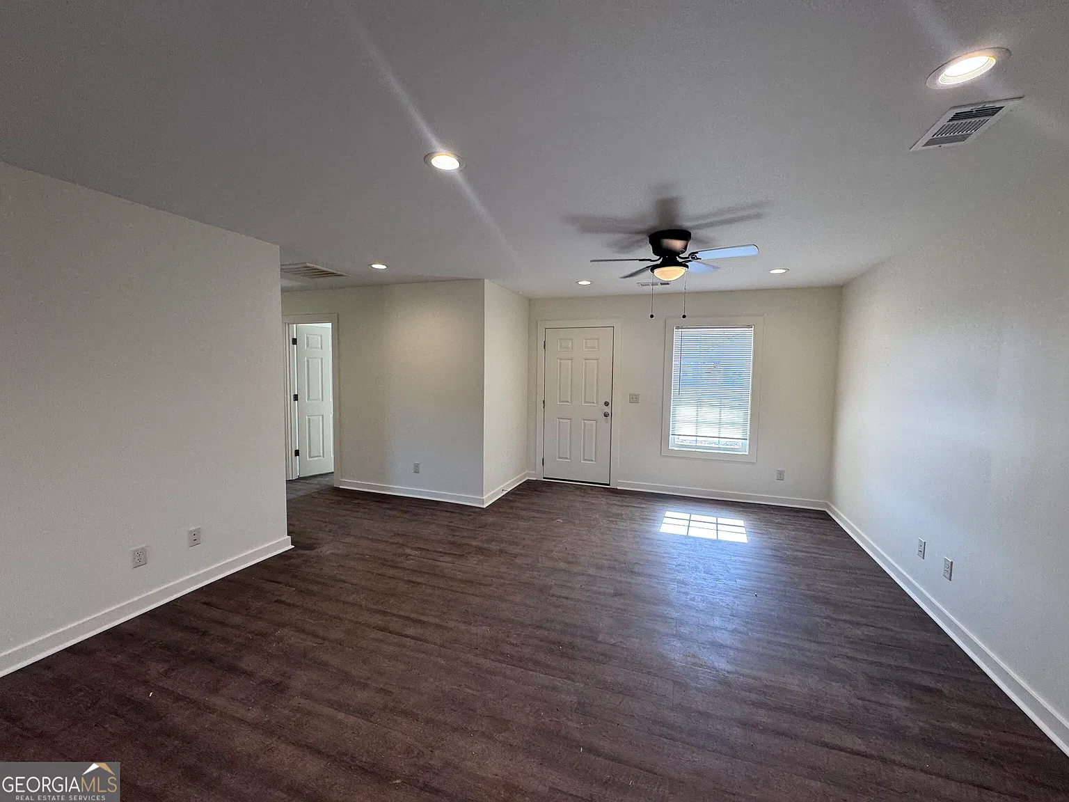 3 bed, 2.0 bath, 1285 sqft, $1,650 — Photo 4