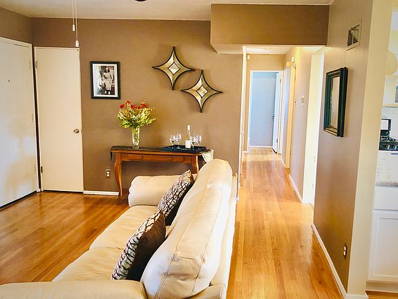4th image of 1212 Darding Dr