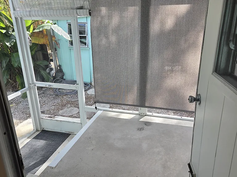 300 Pinewood Ave — Photo 46