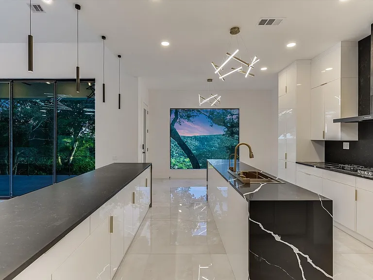 9409 Bell Mountain Dr — Photo 17
