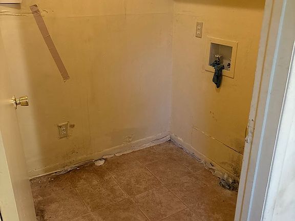5th image of 422 Brewer St #B