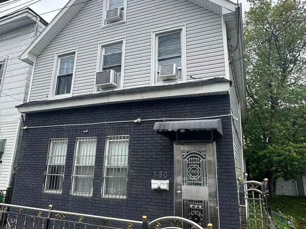 180 John St, Staten Island, NY 10302