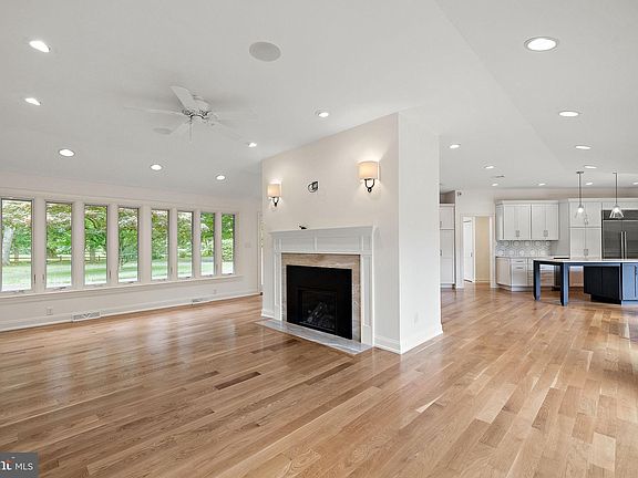 3rd image of 109 Quintynnes Dr