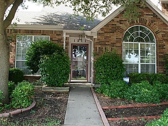 3rd image of 1211 Brewer Dr