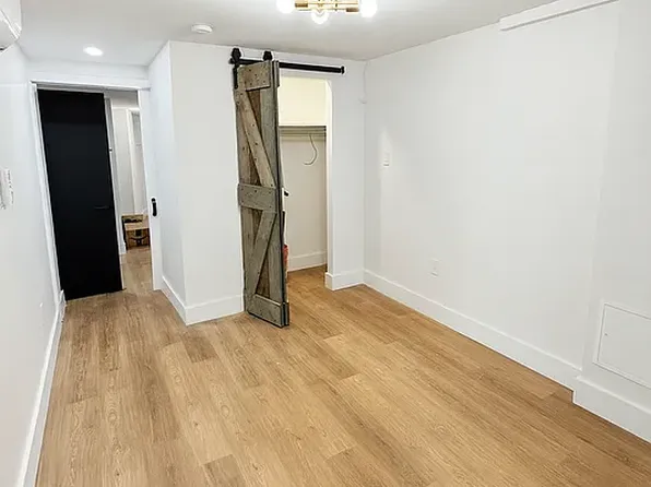 1853 Cornelia Street image 6 of 8