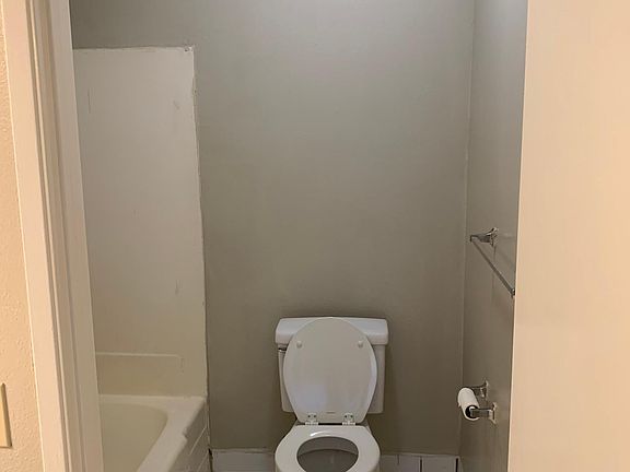 4th image of 776 N Garfield Ave #208