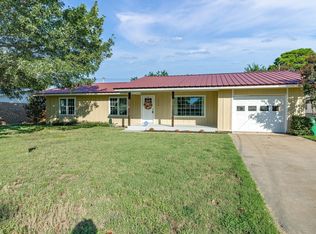 1408 Nugent St, Bowie, TX 76230