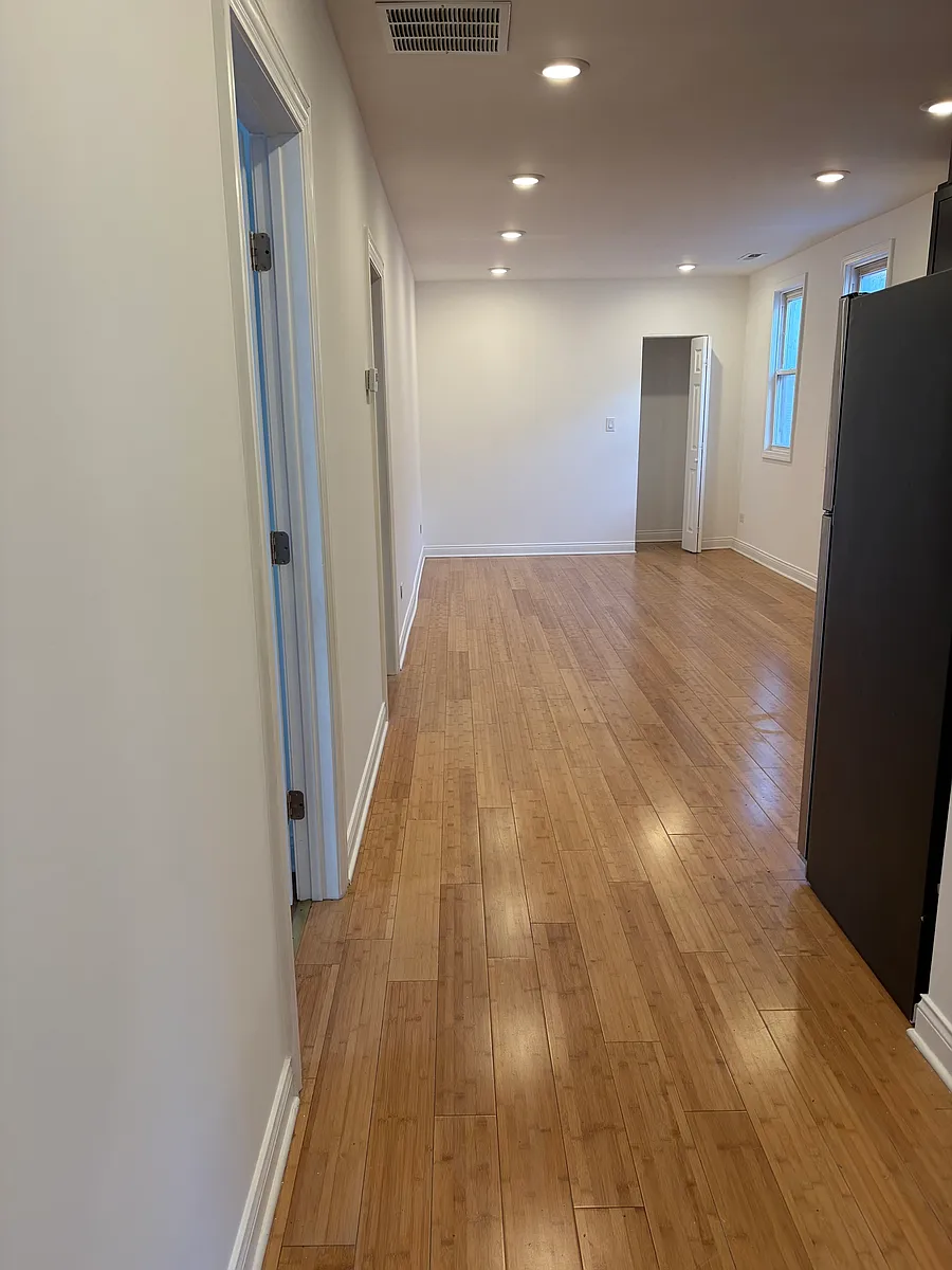 Unit entrance - 4330 S Wood St #2R