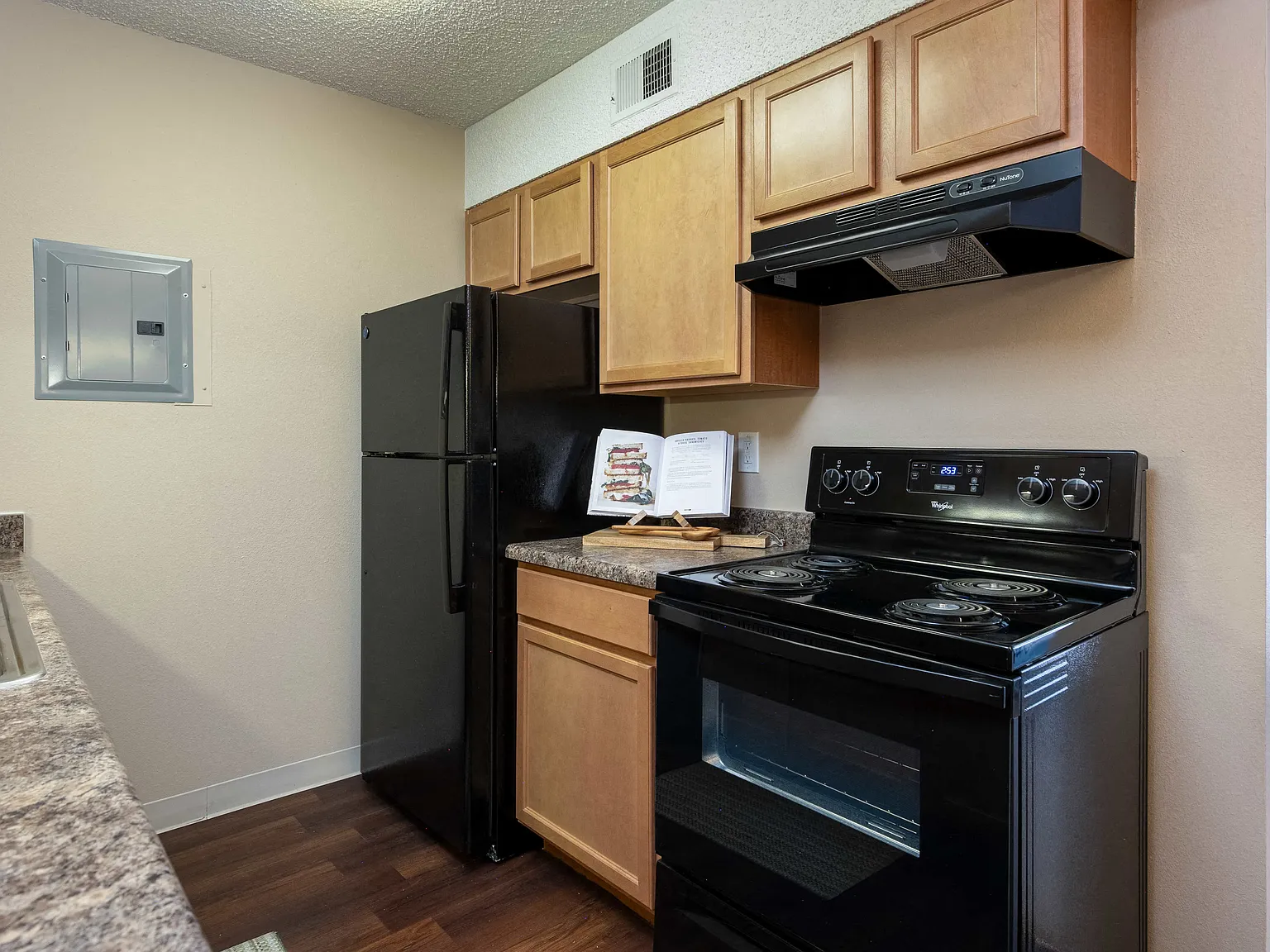 Wentworth Apartments — Photo 3