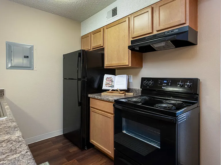 Wentworth Apartments — Photo 3