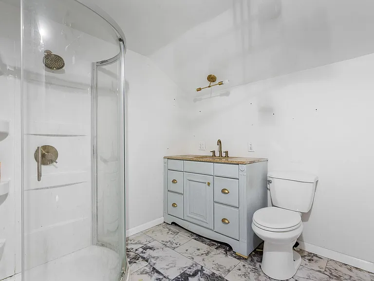 2225 Catalpa Dr — Photo 2