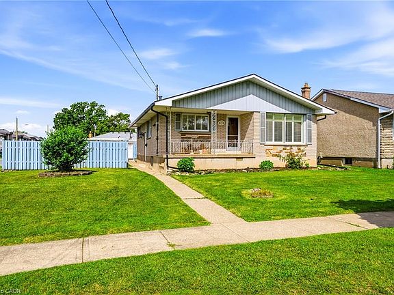 3rd image of 160 Classic Ave