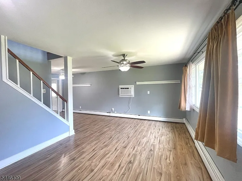 4 bed, 2.0 bath, 1687 sqft, $3,600 — Photo 2