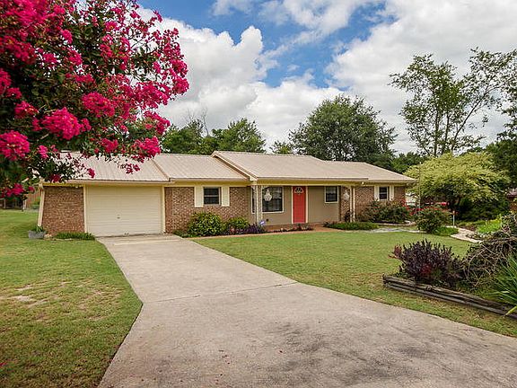 3rd image of 2913 Doral Dr