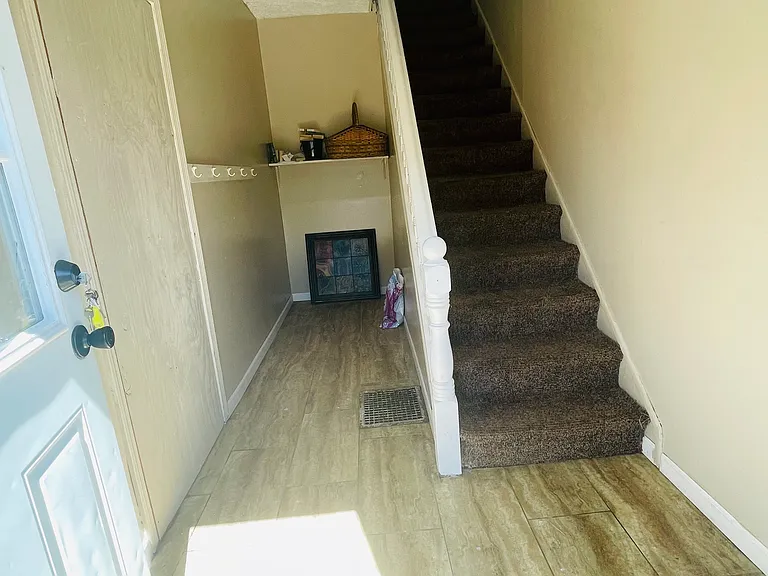 821 Oak St #1 — Photo 2