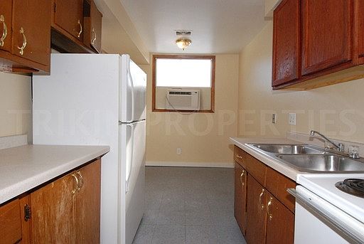 4th image of 1736 Case Ave APT 8