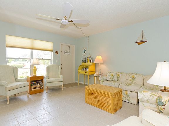 3rd image of 14 Vista Palm Ln