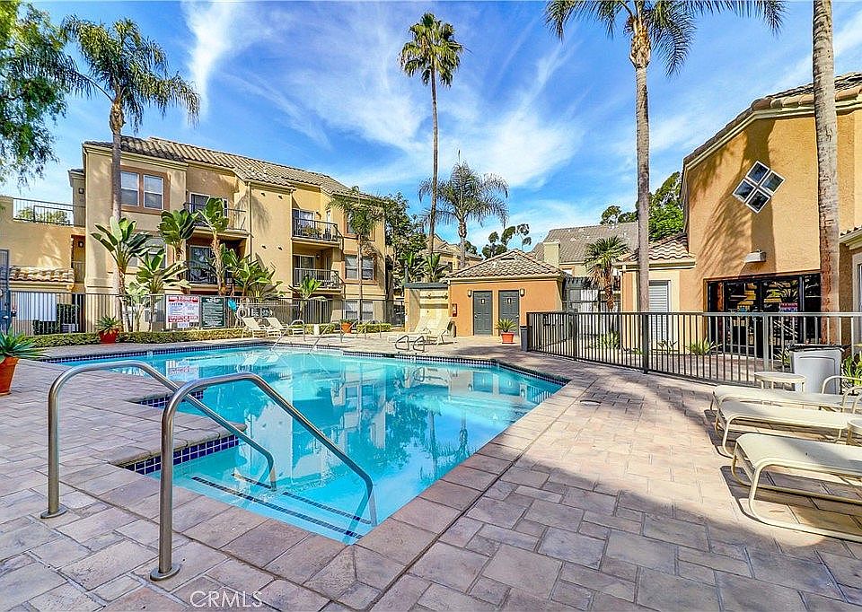 Complex pool