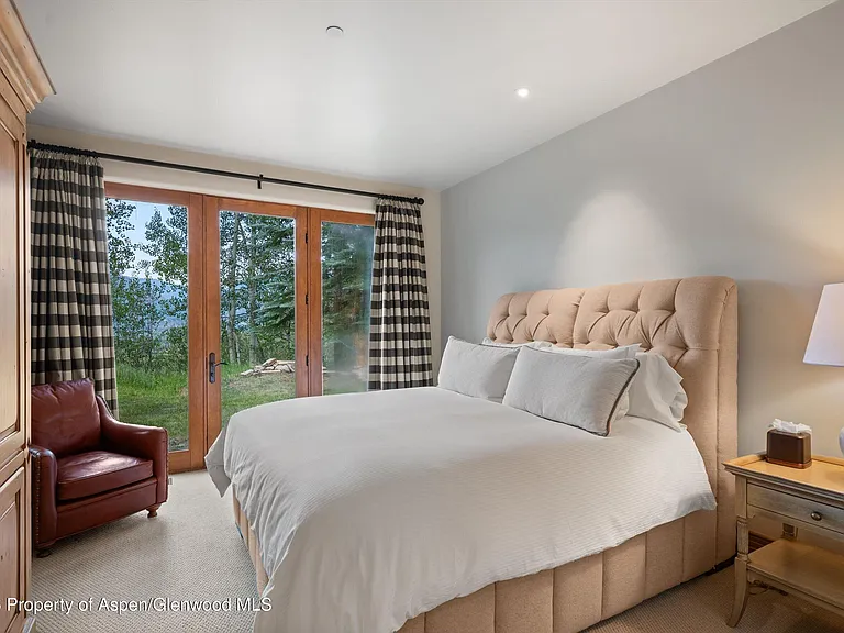 691 Pfister Dr — Photo 54