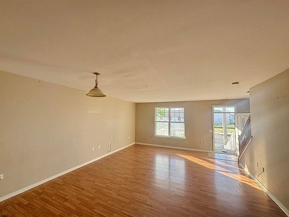 3rd image of 704 Baltic Ave