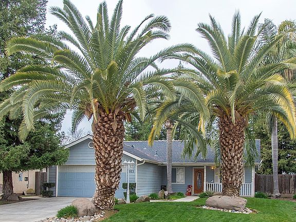 2nd image of 933 S Laguna St