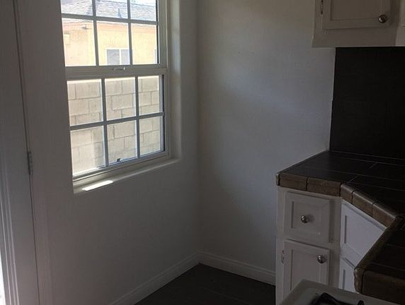 5th image of 506 W Queen St APT 2