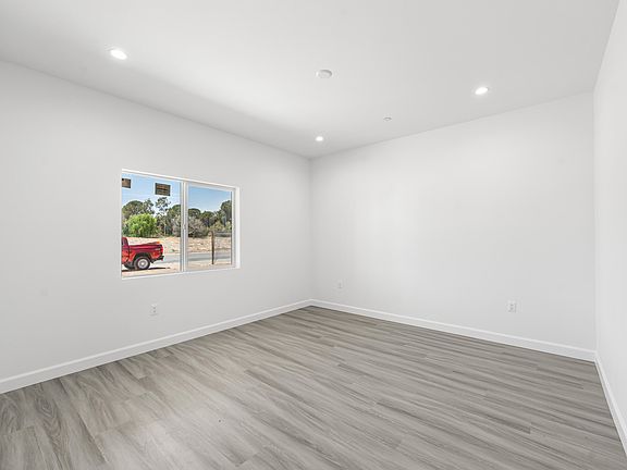 5th image of 10411 N Loop Blvd