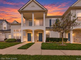 12109 Addington Dr #119, Walled Lake, MI 48390