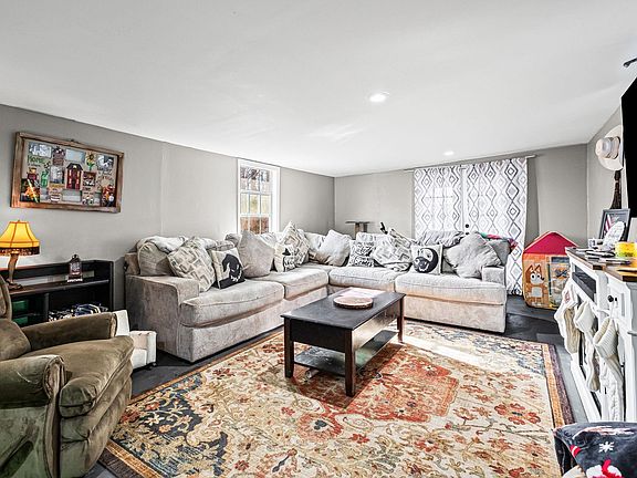 2nd image of 301 N Maple St