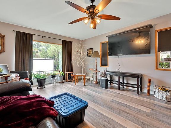 5th image of 1840 160th St #320