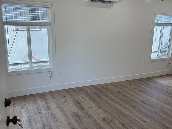 2nd image of 1084 Gladys Ave