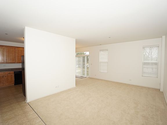 4th image of 210 Portage Ln Unit D
