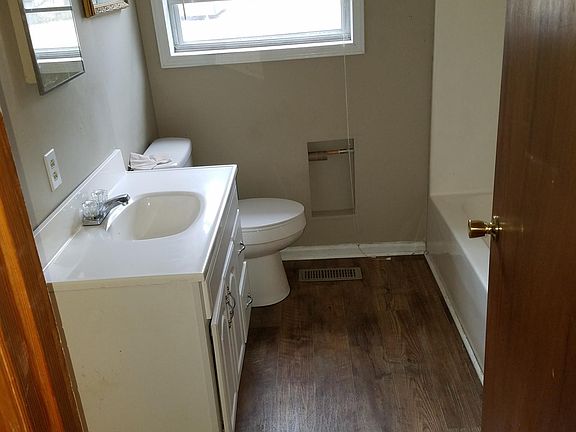 4th image of 221 Hinson Dr