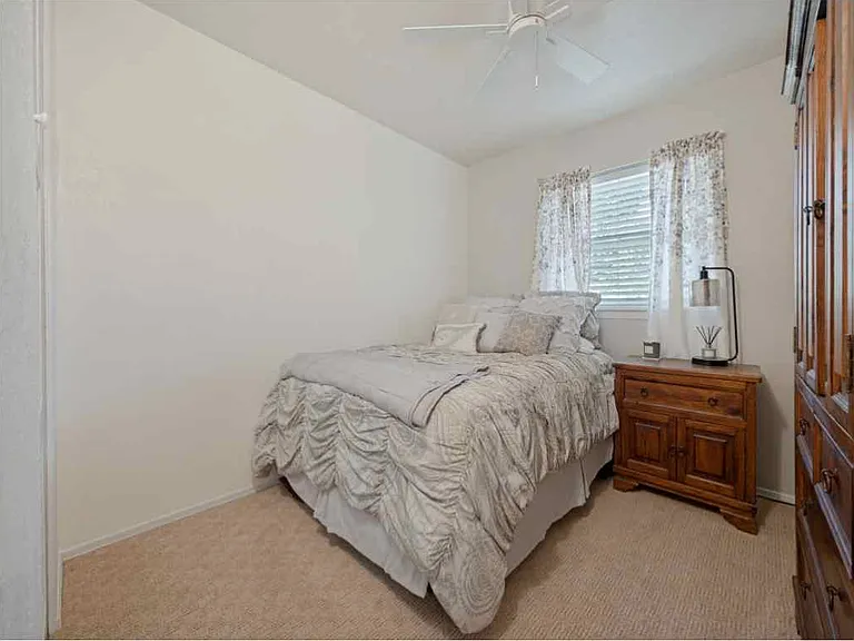 3032 Hollandale Ln — Photo 22