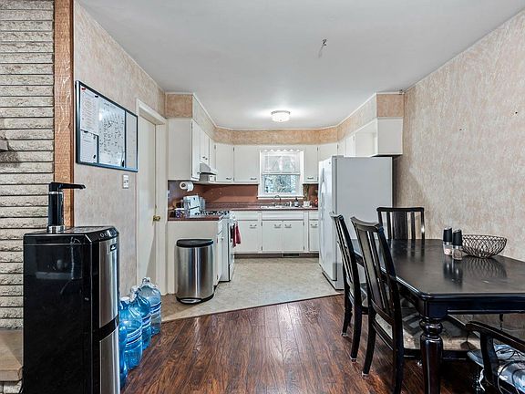 5th image of 2700 W 54th Pl