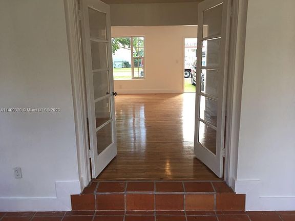 5th image of 1231 NE 129th St