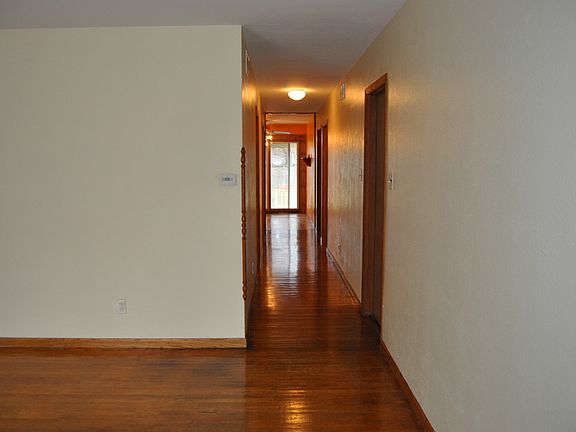 4th image of 23802 W Lockport St