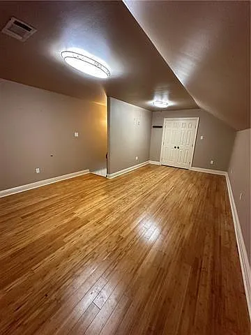 220 Surrey Dr — Photo 7
