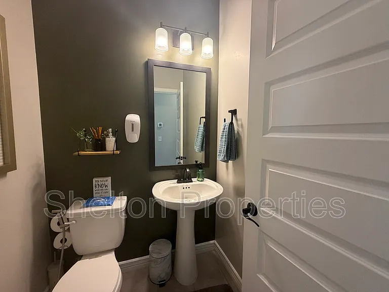 5217 N 79th Dr — Photo 4