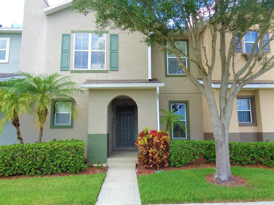 1636 Pointe West Way