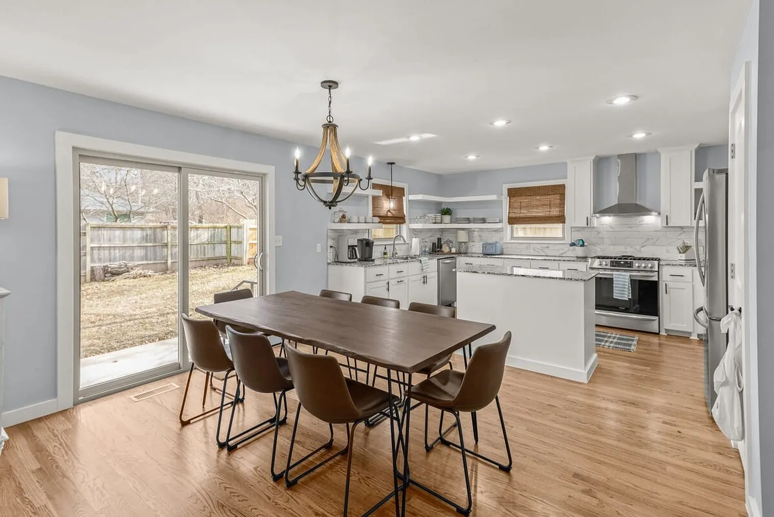 3 bed, 2.0 bath, 1969 sqft, $4,066 — Photo 3