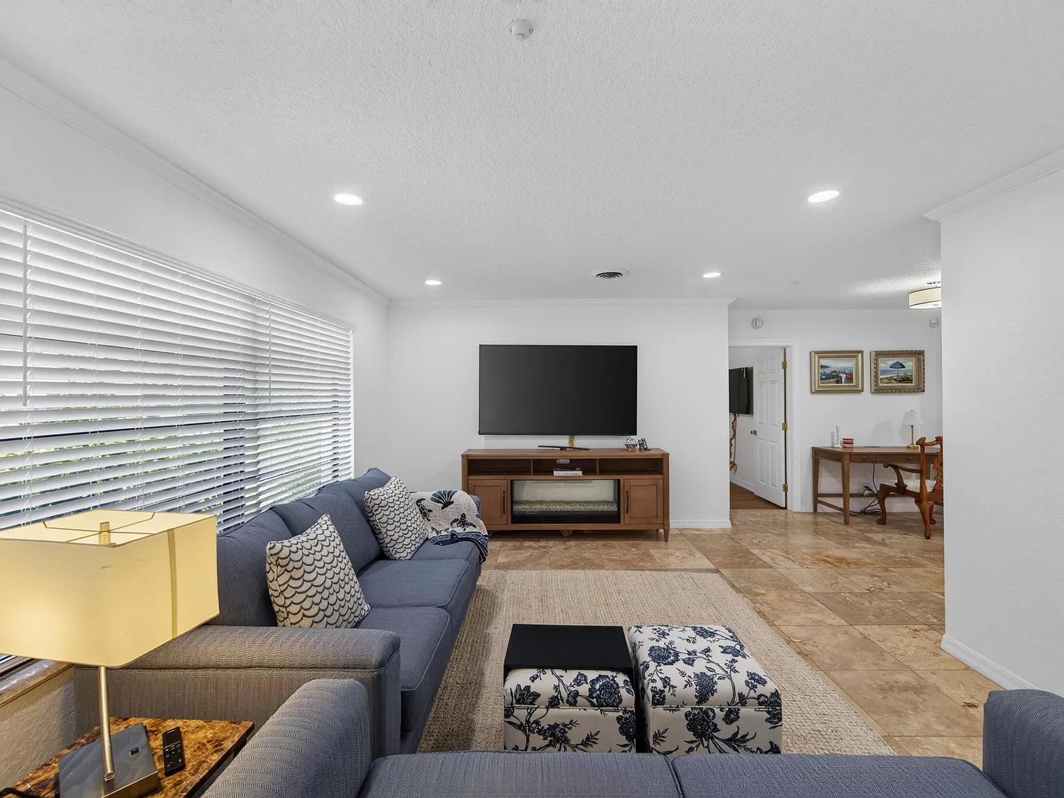 4 bed, 3.0 bath, 2053 sqft, $5,250 — Photo 2