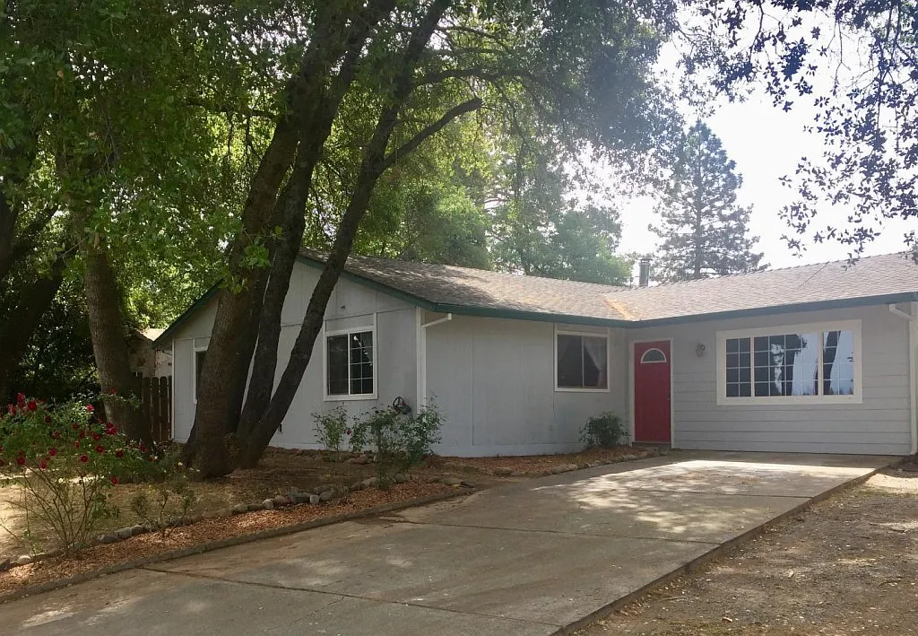 461 Sunlight Dr photo 1