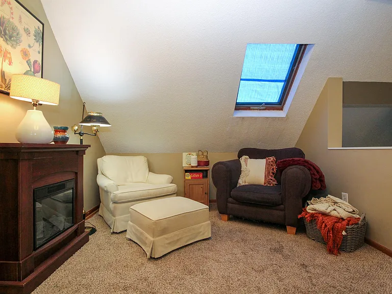 1602 Madison St NE — Photo 17