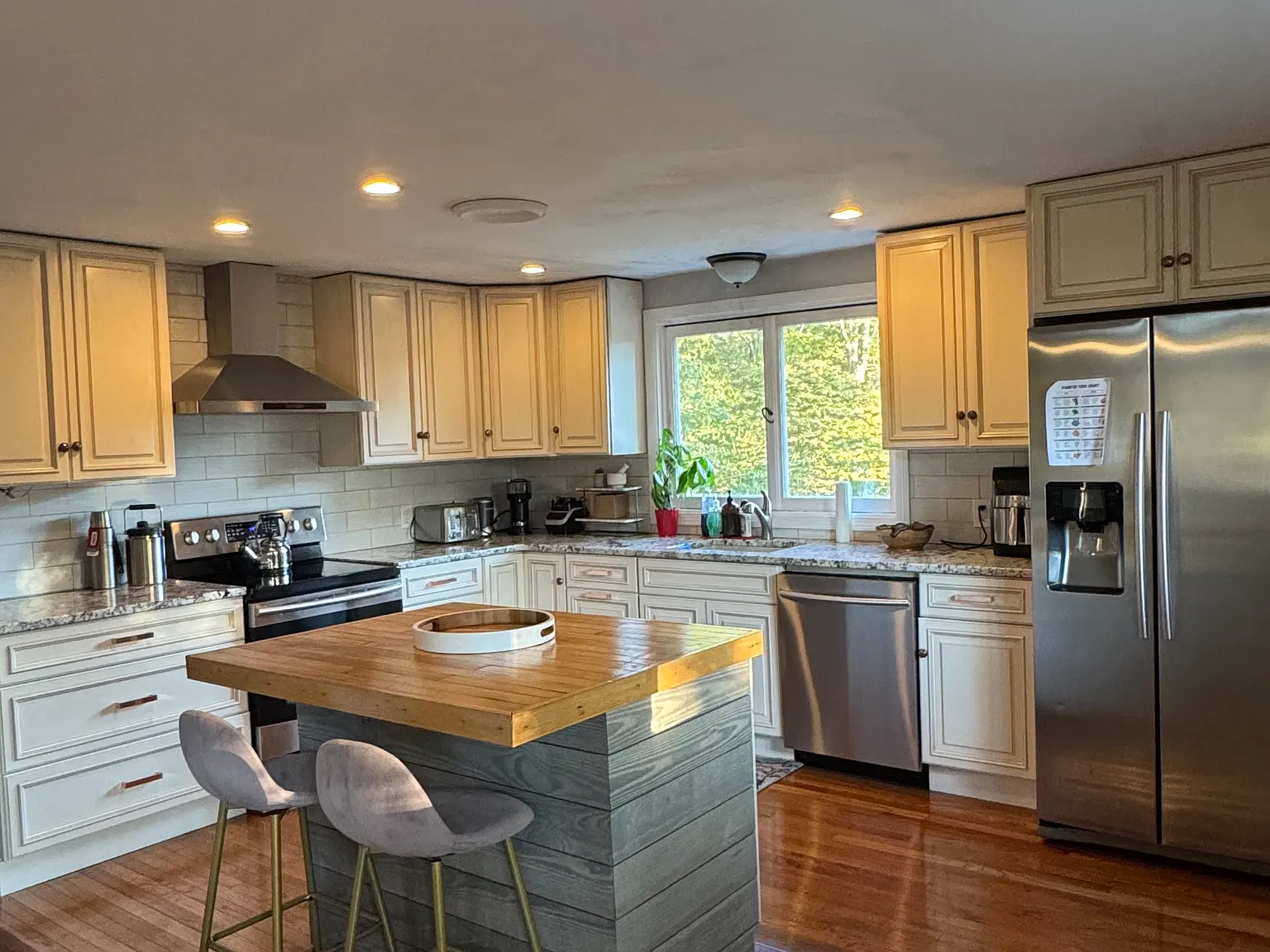 2 bed, 1425 sqft, $2,700 — Photo 2