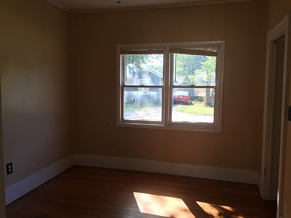 3rd image of 1223 S Fern St