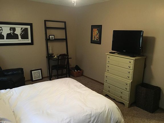 5th image of 400 Johnathan Ln #B